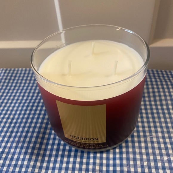 Bath & Body Works candle - Picture 2 of 3